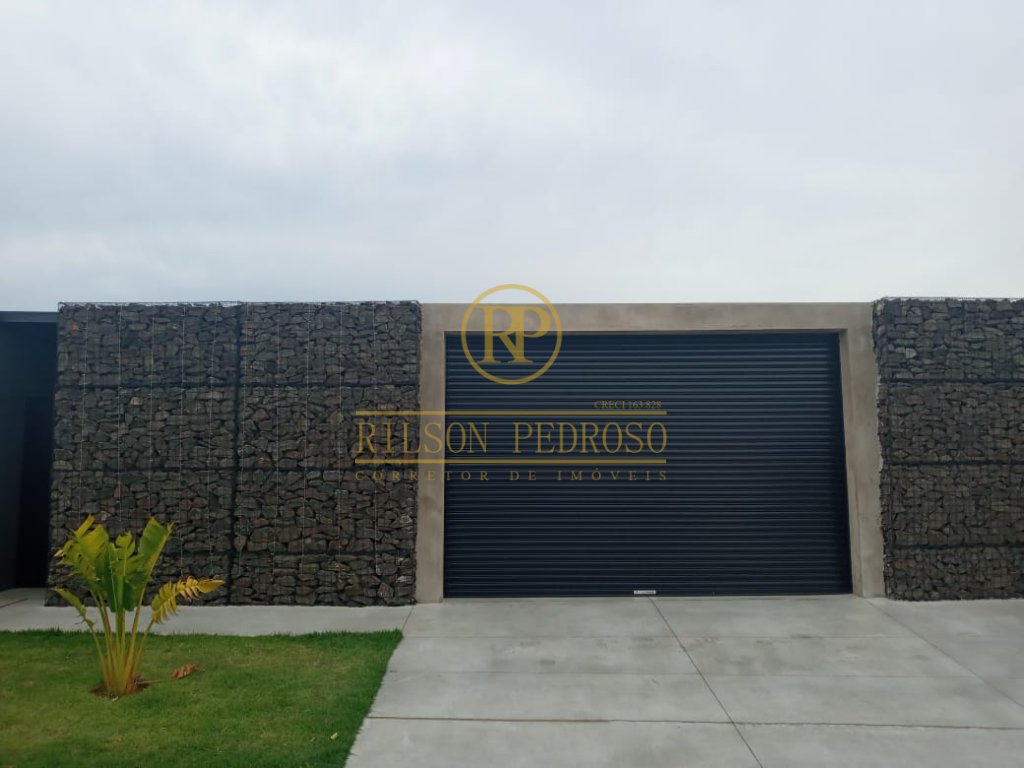 RESIDENCIA EM CONDOMINIO FECHADO