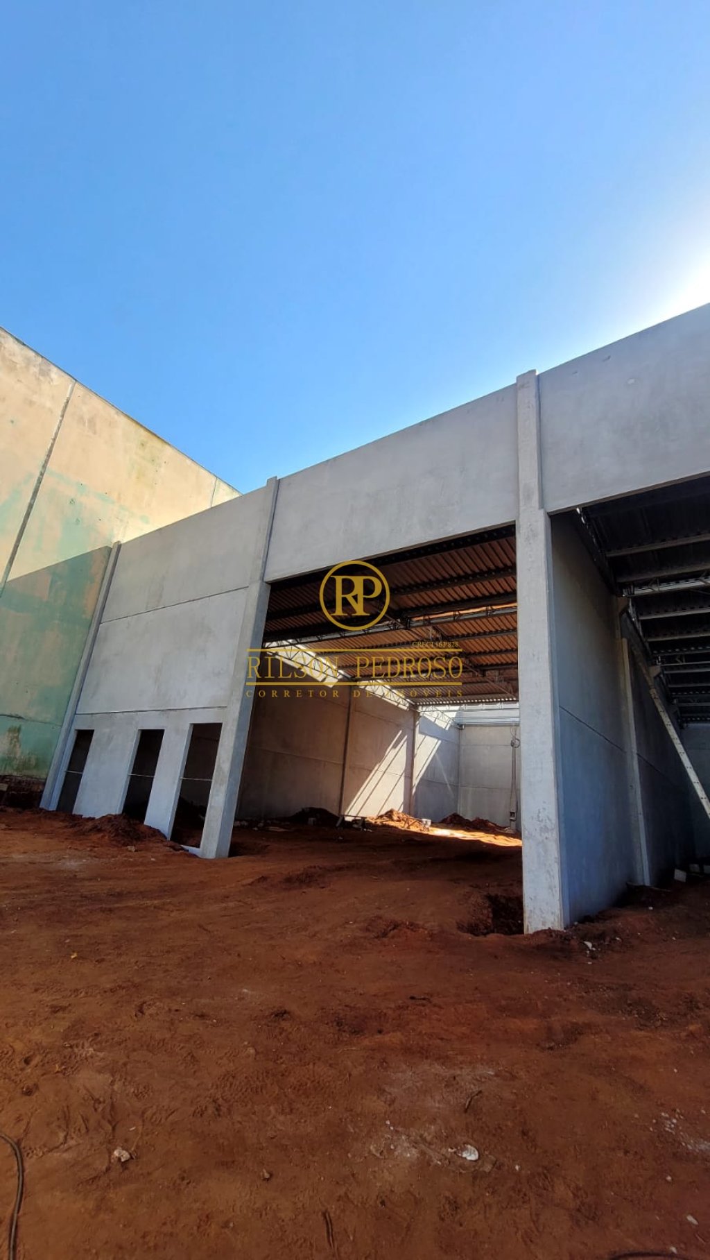 Três barracões para alugar