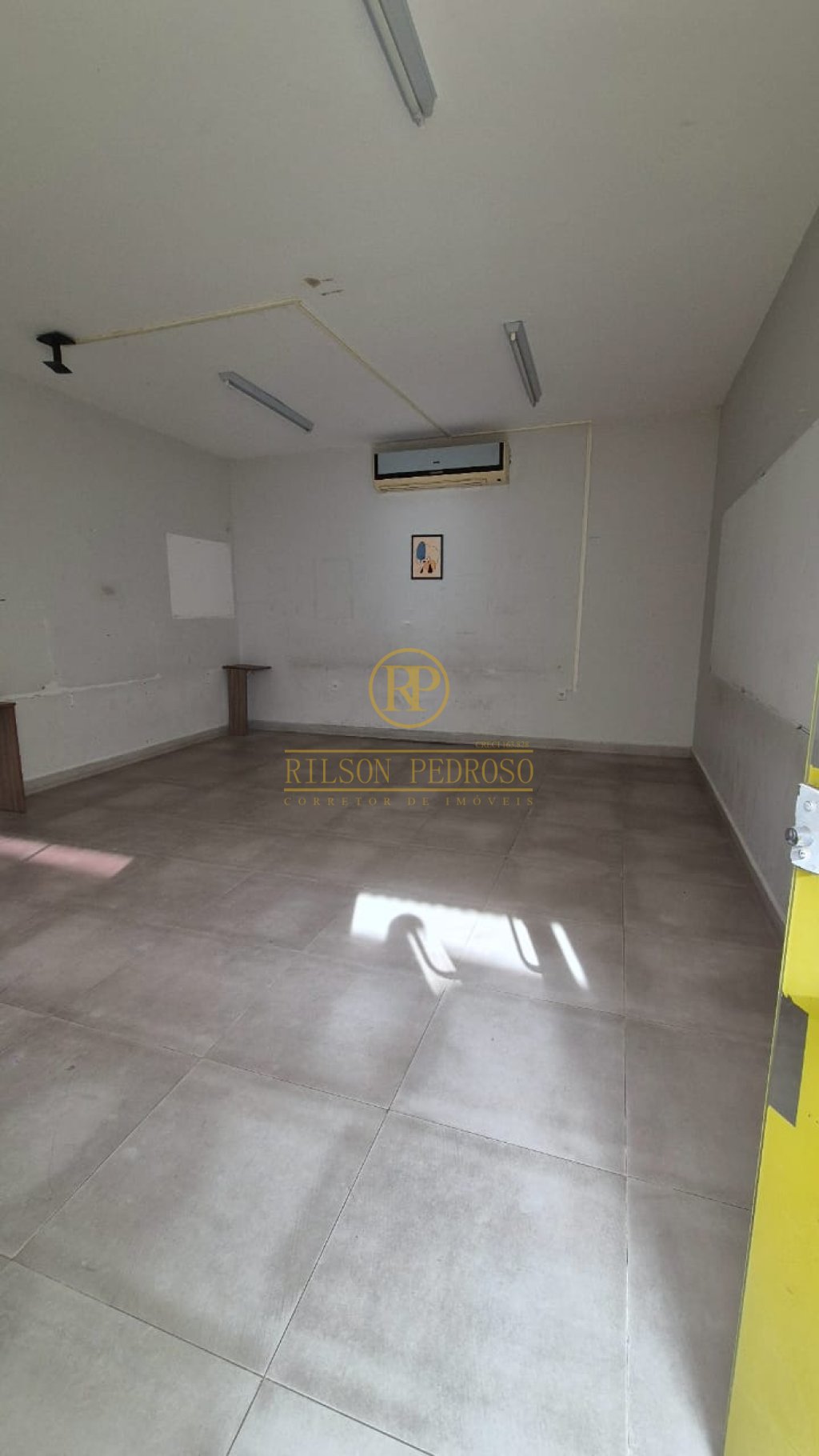Imóvel comercial com 04 salas